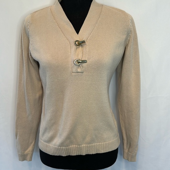 Charter Club Sweaters - ❤️3/$30 Charter Club Petite Sweater With 2 Gold Clasp Bottons